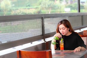 Front One HK Resort Semarang