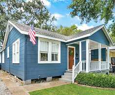 Blissful Blue Bungalow in Baton Rouge