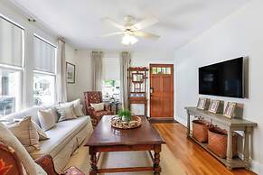 Blissful Blue Bungalow in Baton Rouge