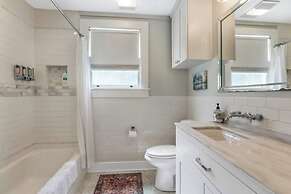 Blissful Blue Bungalow in Baton Rouge