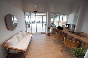 Flisvos Beachfront Apartments