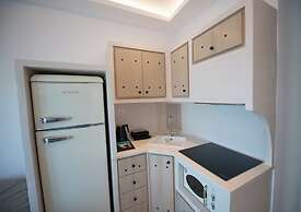 Flisvos Beachfront Apartments