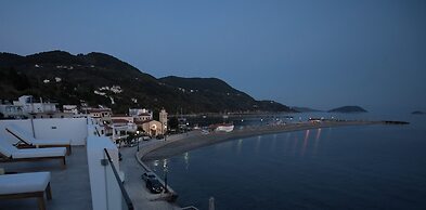 Flisvos Beachfront Apartments