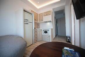 Flisvos Beachfront Apartments