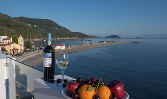 Flisvos Beachfront Apartments