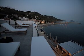 Flisvos Beachfront Apartments