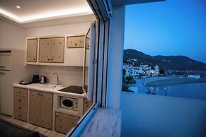 Flisvos Beachfront Apartments