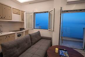 Flisvos Beachfront Apartments