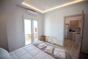 Flisvos Beachfront Apartments