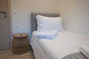 Flisvos Beachfront Apartments