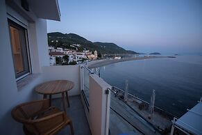 Flisvos Beachfront Apartments