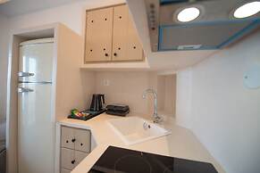 Flisvos Beachfront Apartments