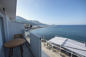 Flisvos Beachfront Apartments