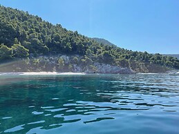 Flisvos Beachfront Apartments