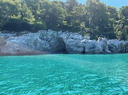 Flisvos Beachfront Apartments