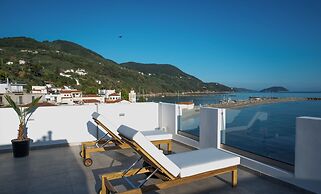 Flisvos Beachfront Apartments