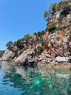 Flisvos Beachfront Apartments