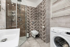 Nowa Flotylla Widok na Rzekę by Renters
