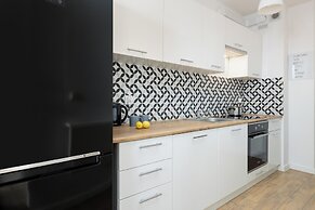 Nowa Flotylla Widok na Rzekę by Renters