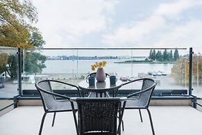 Nowa Flotylla Widok na Rzekę by Renters