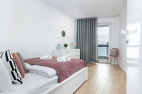 Nowa Flotylla Widok na Rzekę by Renters