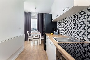 Nowa Flotylla Widok na Rzekę by Renters