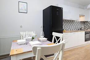 Nowa Flotylla Widok na Rzekę by Renters