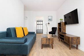 Nowa Flotylla Widok na Rzekę by Renters