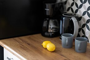 Nowa Flotylla Widok na Rzekę by Renters