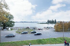 Nowa Flotylla Widok na Rzekę by Renters