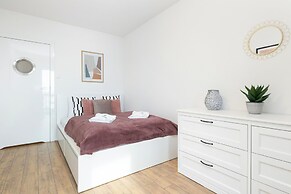 Nowa Flotylla Widok na Rzekę by Renters