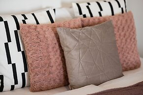 Nowa Flotylla Widok na Rzekę by Renters