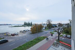 Nowa Flotylla Widok na Rzekę by Renters