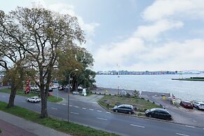 Nowa Flotylla Widok na Rzekę by Renters