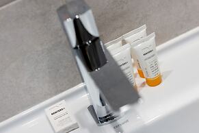 Nowa Flotylla Widok na Rzekę by Renters