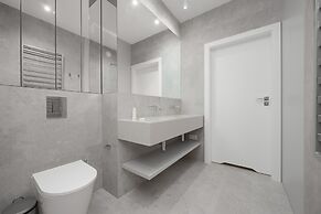 Ludwiki Apartment by Renters Prestige