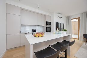 Ludwiki Apartment by Renters Prestige