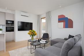 Ludwiki Apartment by Renters Prestige