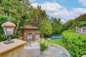 Carolwood - Modern Tuscan Villa With Rolling Lawns and Loggia in Holmb