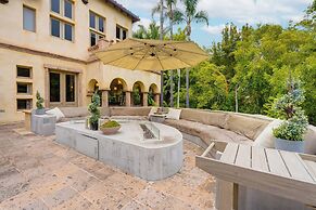 Carolwood - Modern Tuscan Villa With Rolling Lawns and Loggia in Holmb