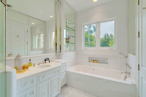 Carolwood - Modern Tuscan Villa With Rolling Lawns and Loggia in Holmb