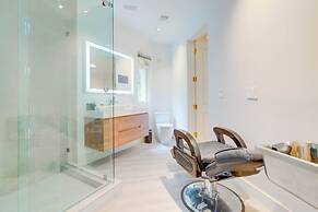 Carolwood - Modern Tuscan Villa With Rolling Lawns and Loggia in Holmb