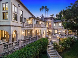 Carolwood - Modern Tuscan Villa With Rolling Lawns and Loggia in Holmb