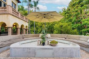 Carolwood - Modern Tuscan Villa With Rolling Lawns and Loggia in Holmb