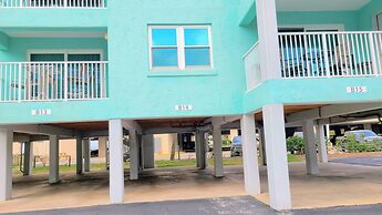 Top Floor Beachside Condo in Gulf Shores Sleeps 6