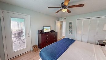Top Floor Beachside Condo in Gulf Shores Sleeps 6