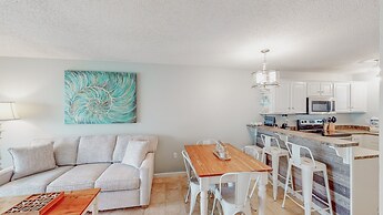 Top Floor Beachside Condo in Gulf Shores Sleeps 6