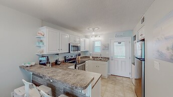 Top Floor Beachside Condo in Gulf Shores Sleeps 6