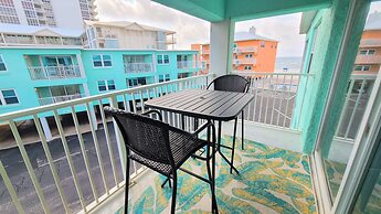 Top Floor Beachside Condo in Gulf Shores Sleeps 6