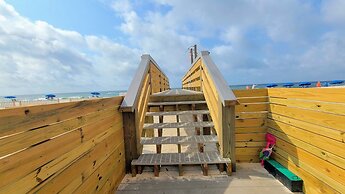 Top Floor Beachside Condo in Gulf Shores Sleeps 6